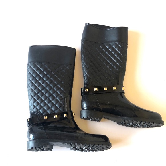 sociology rain boots